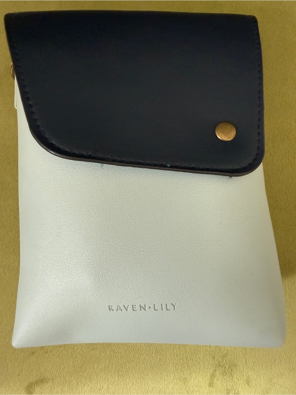 Raven+Lily American Airlines Flagship Business Class Amenity Kit LIMITED EDITION